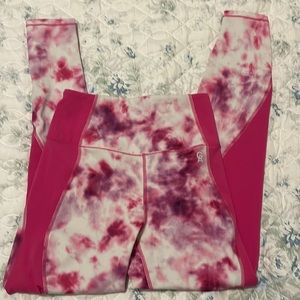 Pink and white tie-dye Good American leggings.
